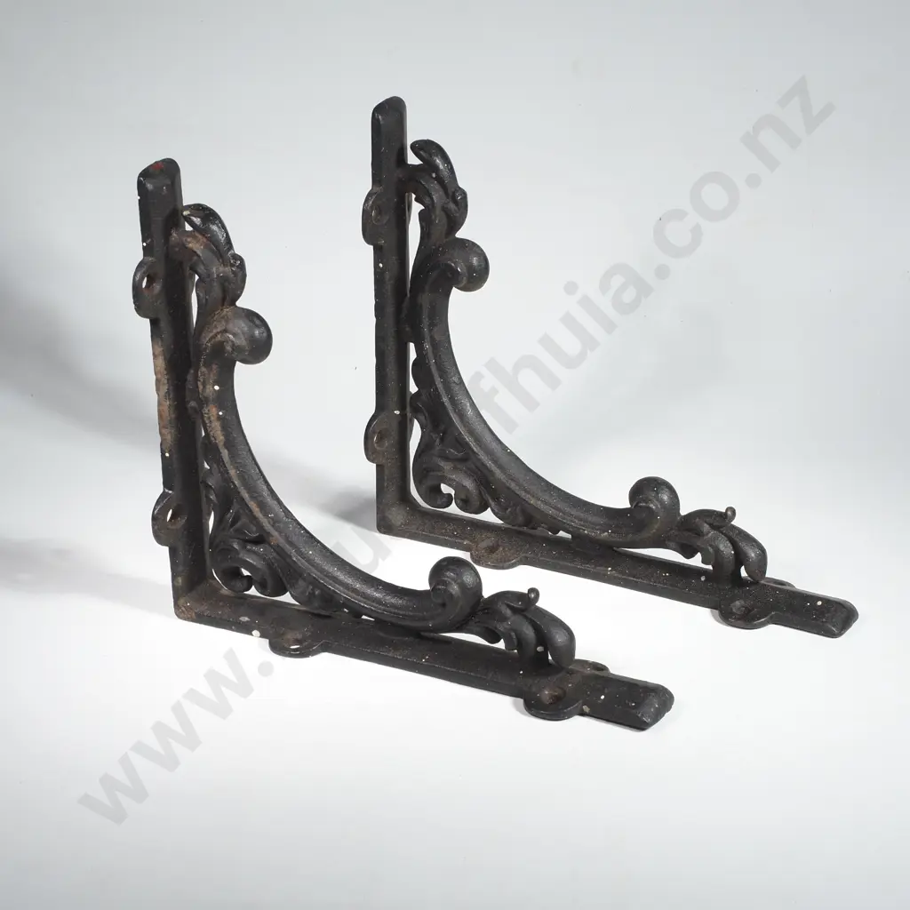 Pair of Vintage Cast Iron Decorative Shelf Brackets Image 1++
