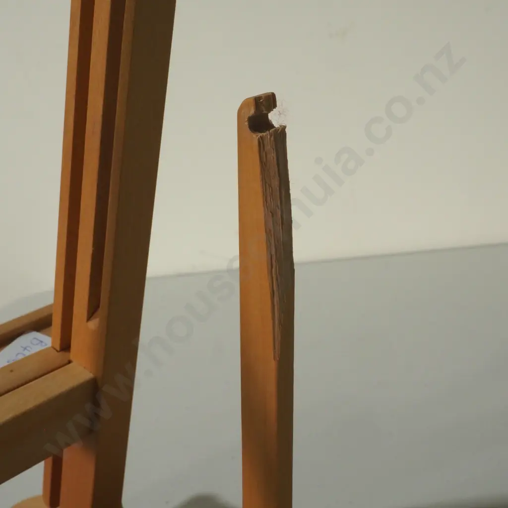 Table Top Easel Image 1++