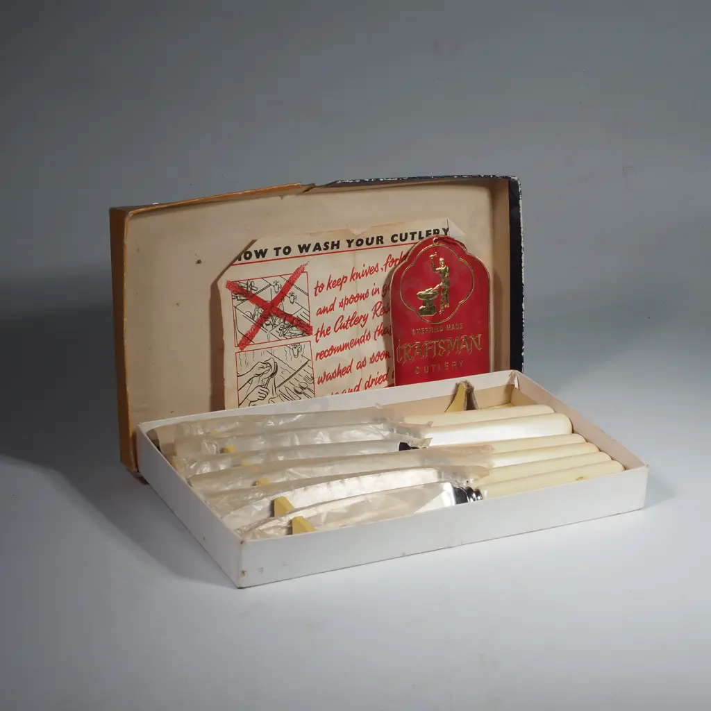 Boxed Bennett & Heron Six Entree Knives w Bone Handles Image 1++