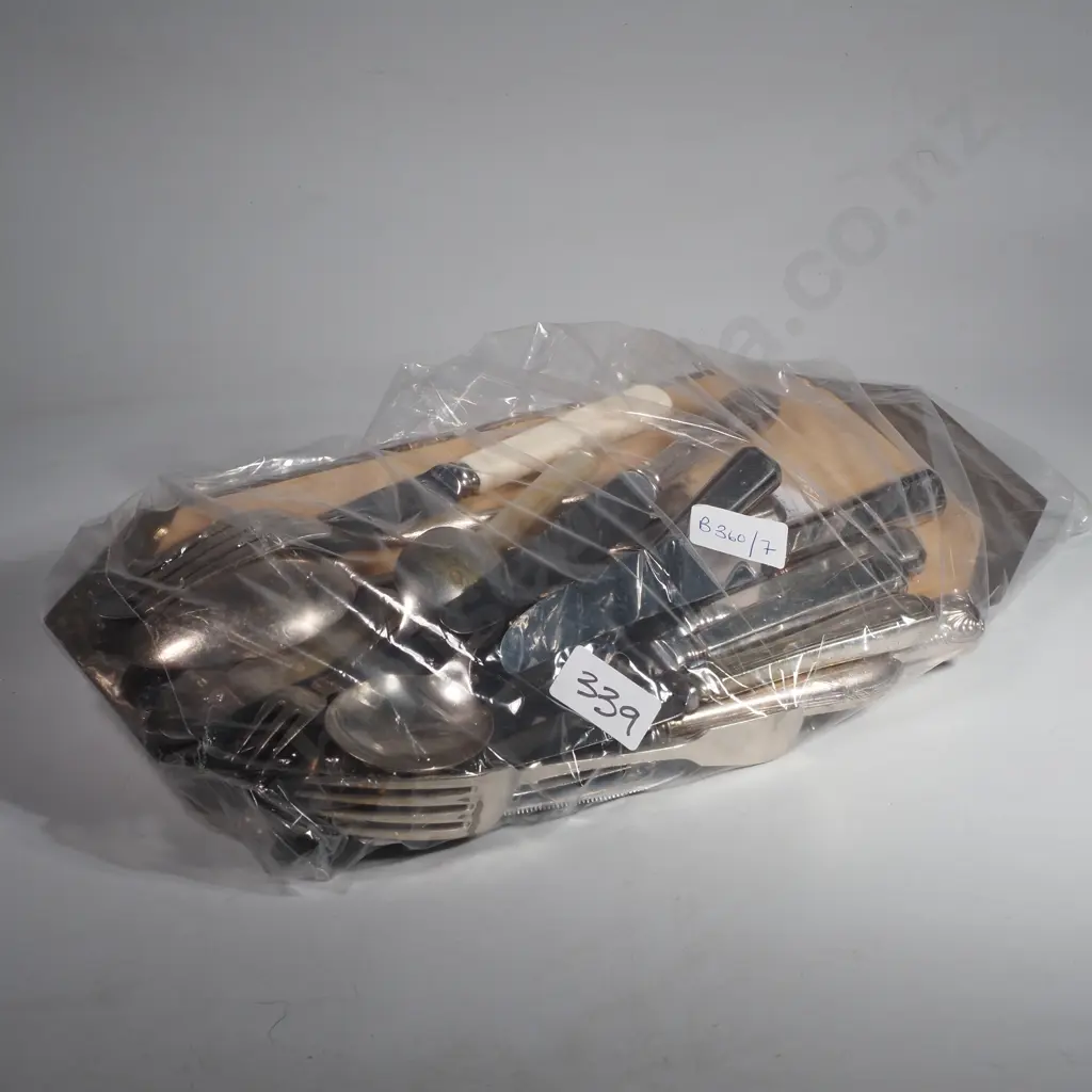 Collection of Silver Plate Cutlery, MOP Handled Pickle Fork, Kings Pattern Cake Slice & an EP Art Deco Breadboard Image 1++