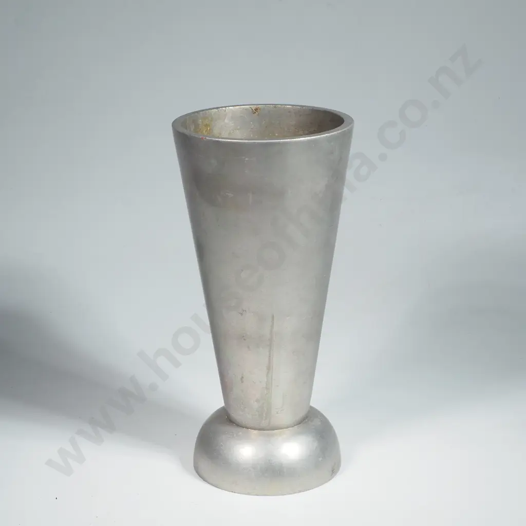 Aluminium Vase Image 1++