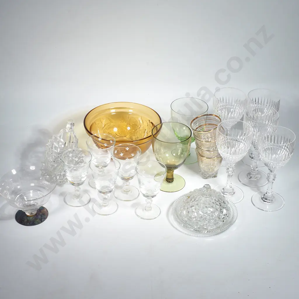 A Quantity of Crystal & Glass Items - Drinkware & Bowls Image 1++