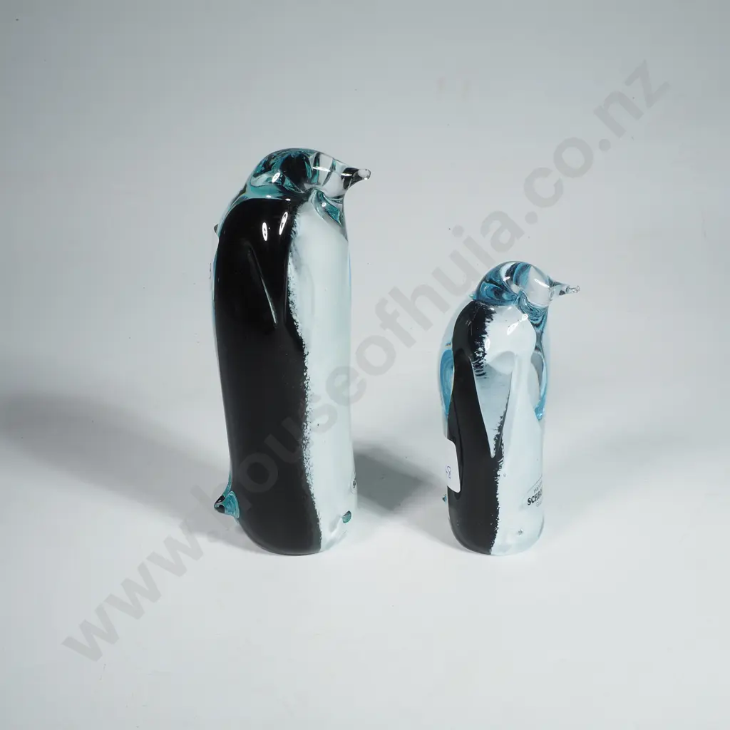 Two Schroders Handblown Figures of Penguins Image 1++