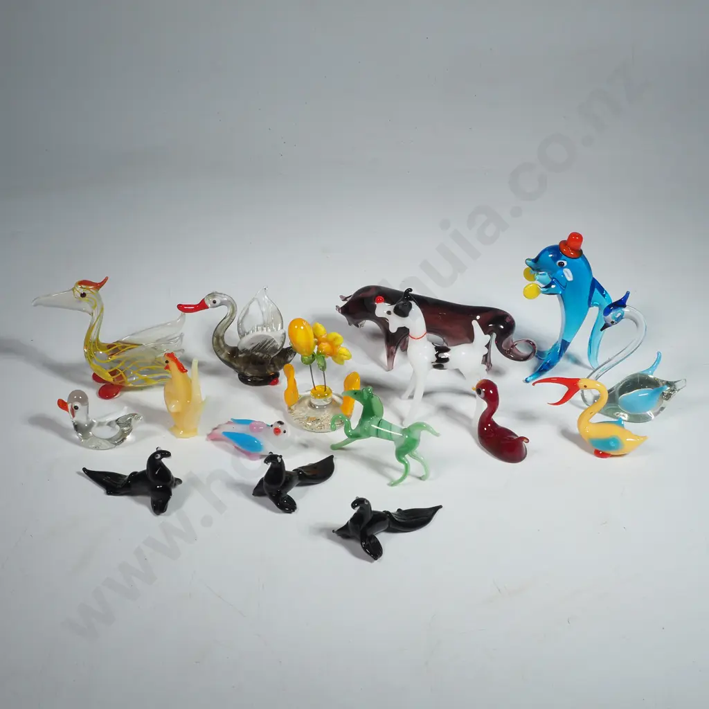 Assortment of Small Hand Blown & Lampwork Glass Animal Figurines in Various Colours & Designs Image 1++