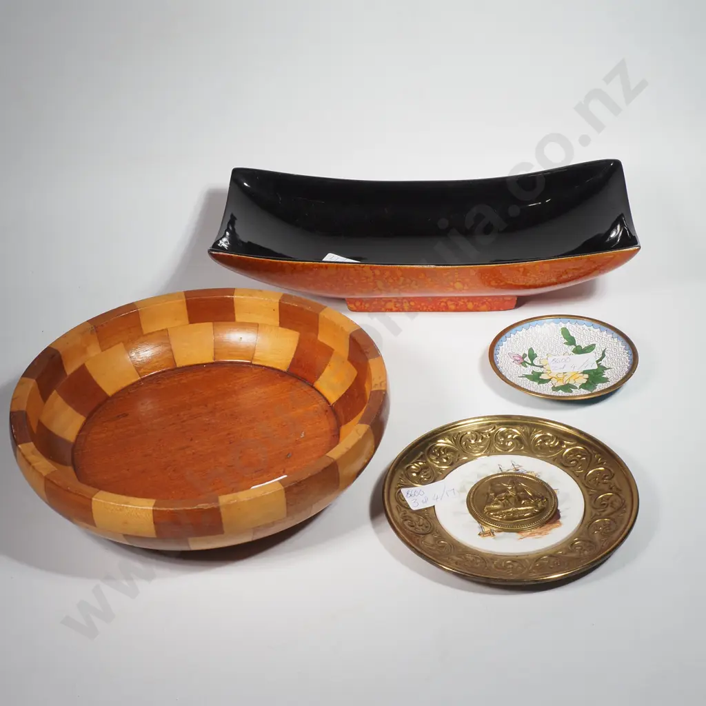 Assorted Bowls / Dishes Image 1++