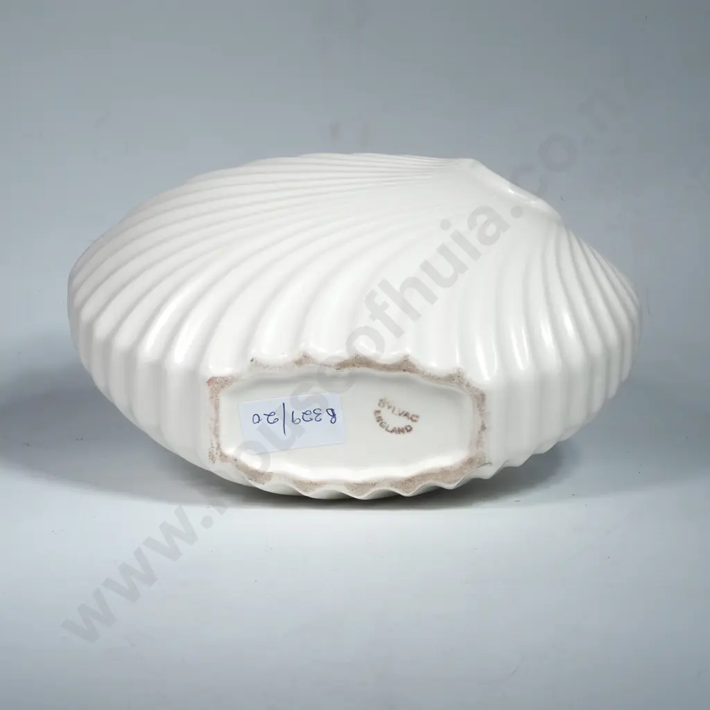 Sylvac White Pottery Shell Vase Image 1++