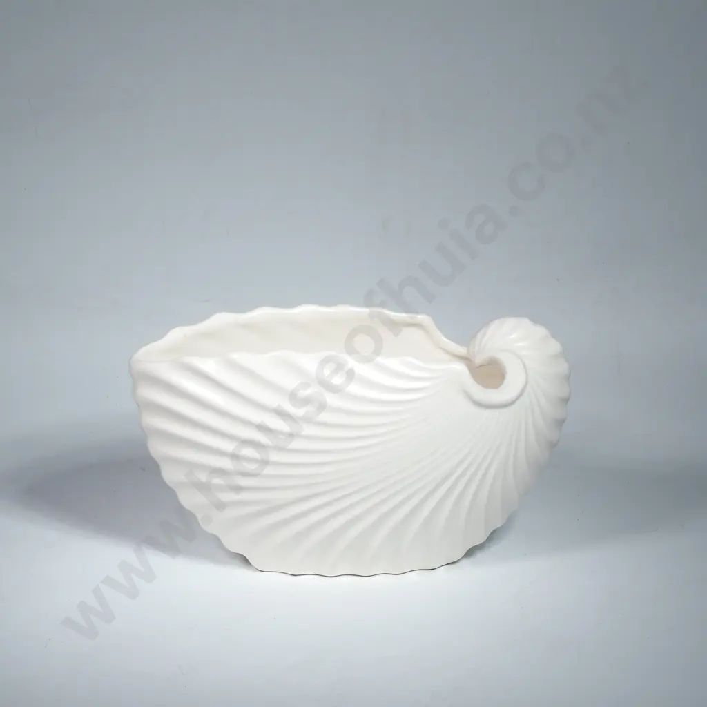 Sylvac White Pottery Shell Vase Image 1++
