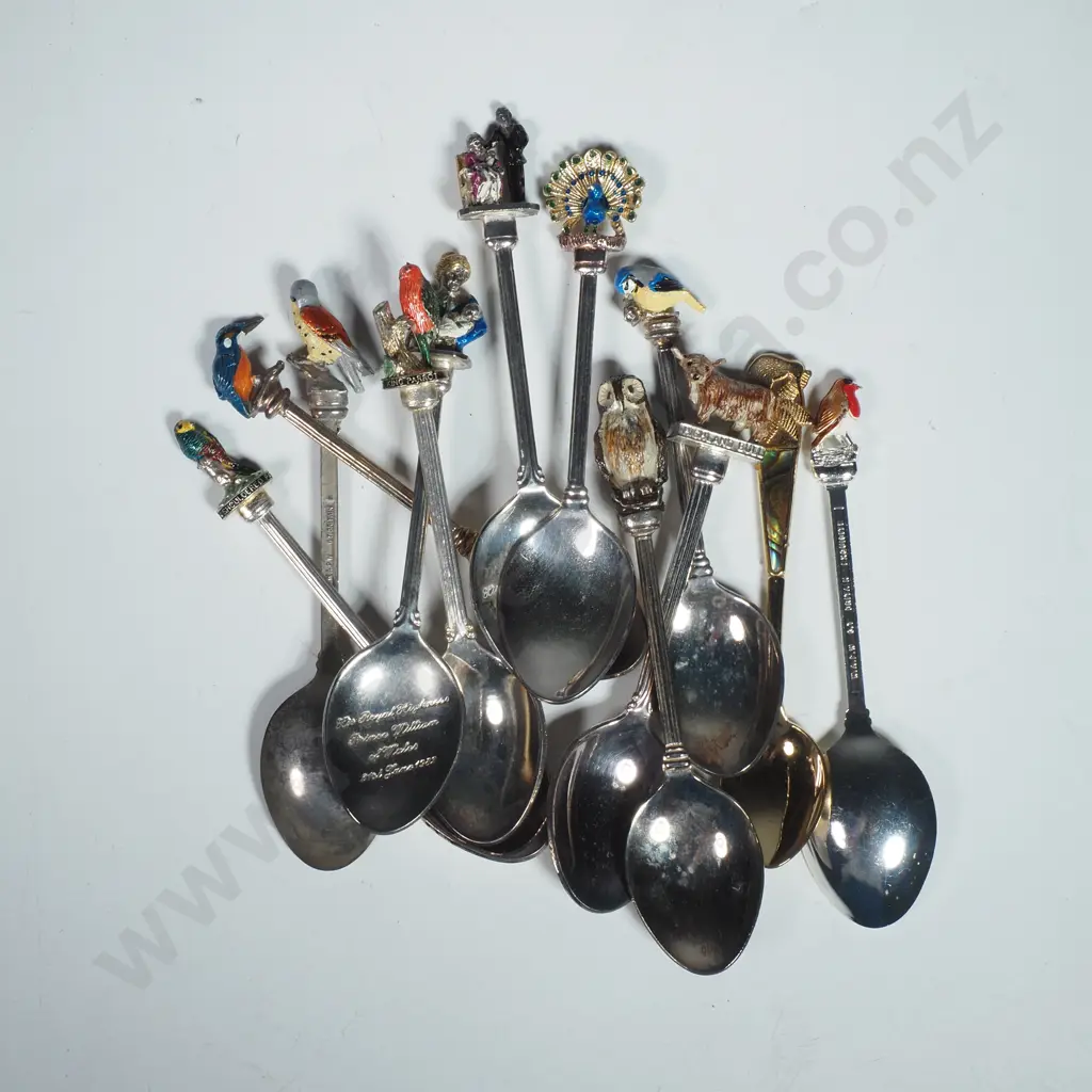 A Quantity of Vintage Figural S/Plate Teaspoons Image 1++
