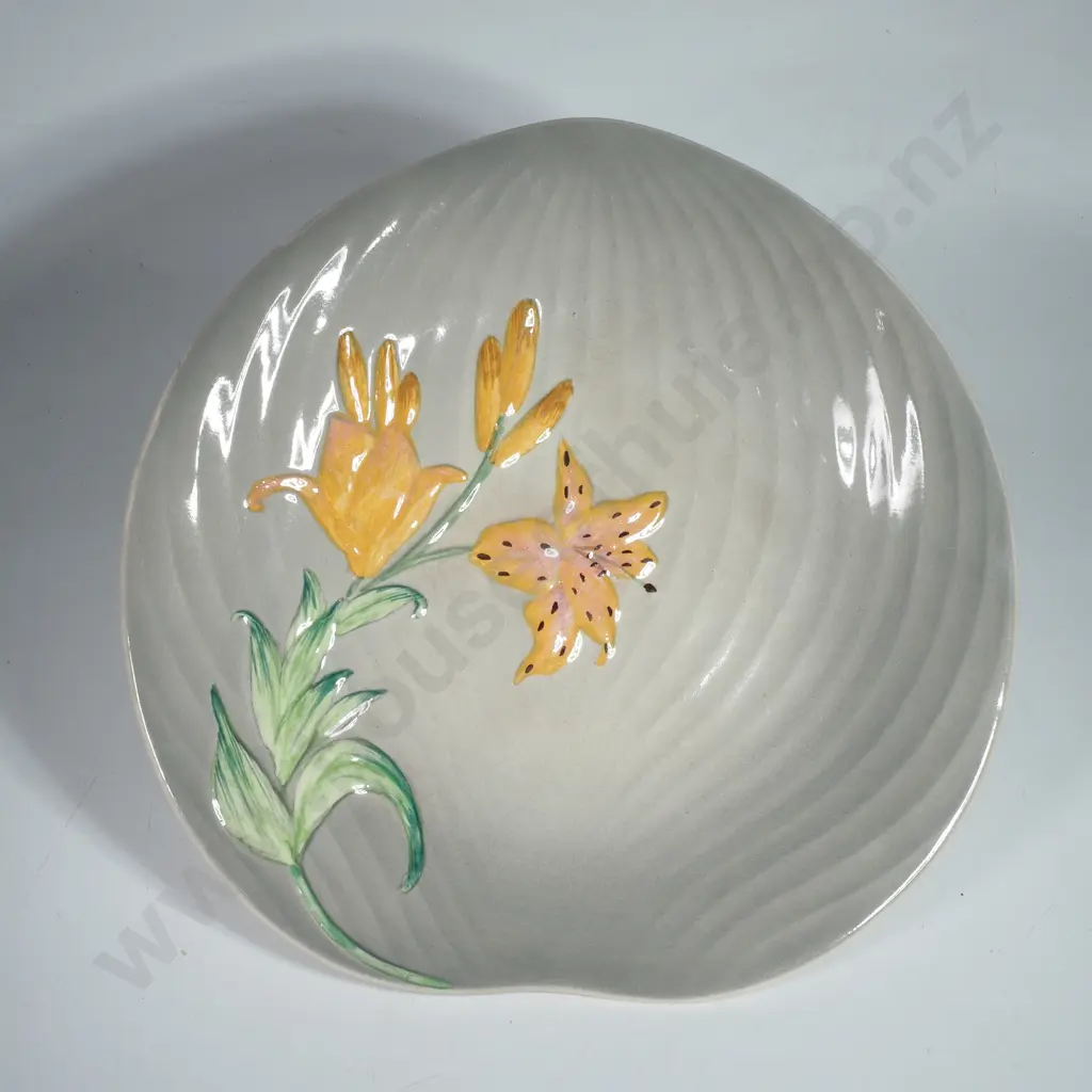 Shorter & Son Staffordshire Plate w Harmony Lily Design in Raised Relief Image 1++