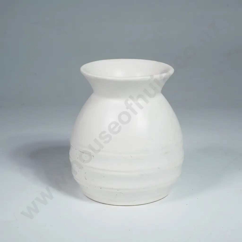 Crown Lynn 'Flair' Pottery Vase Shape No 451 Image 1++