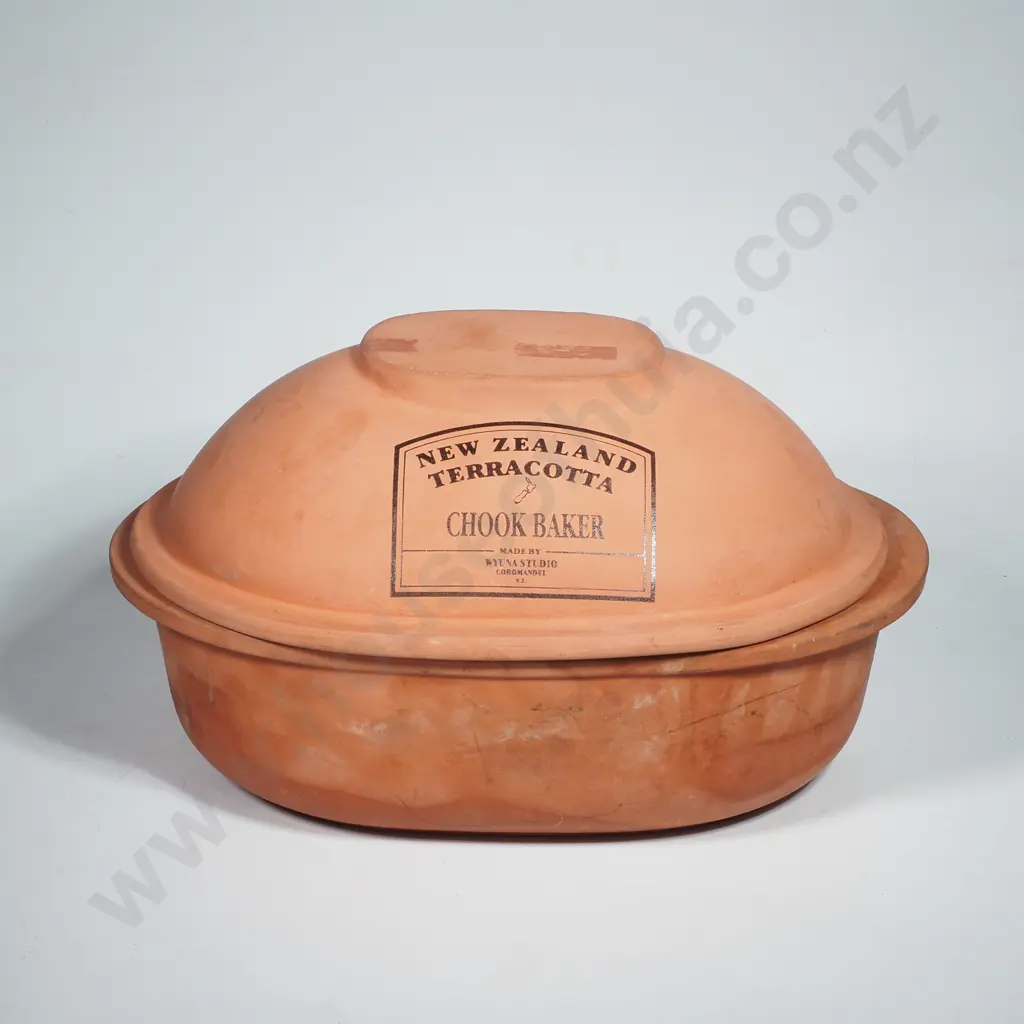 NZ Terracotta Chook Baker Made by Wyuna Studio Coromandel Image 1++