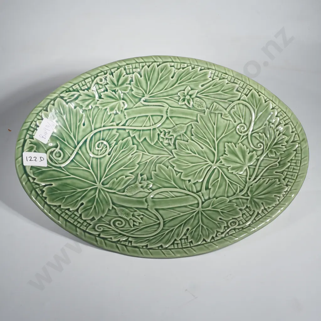 Bordallo Pinheiro Portugal Platter from their Grape Leaf Collection Image 1++