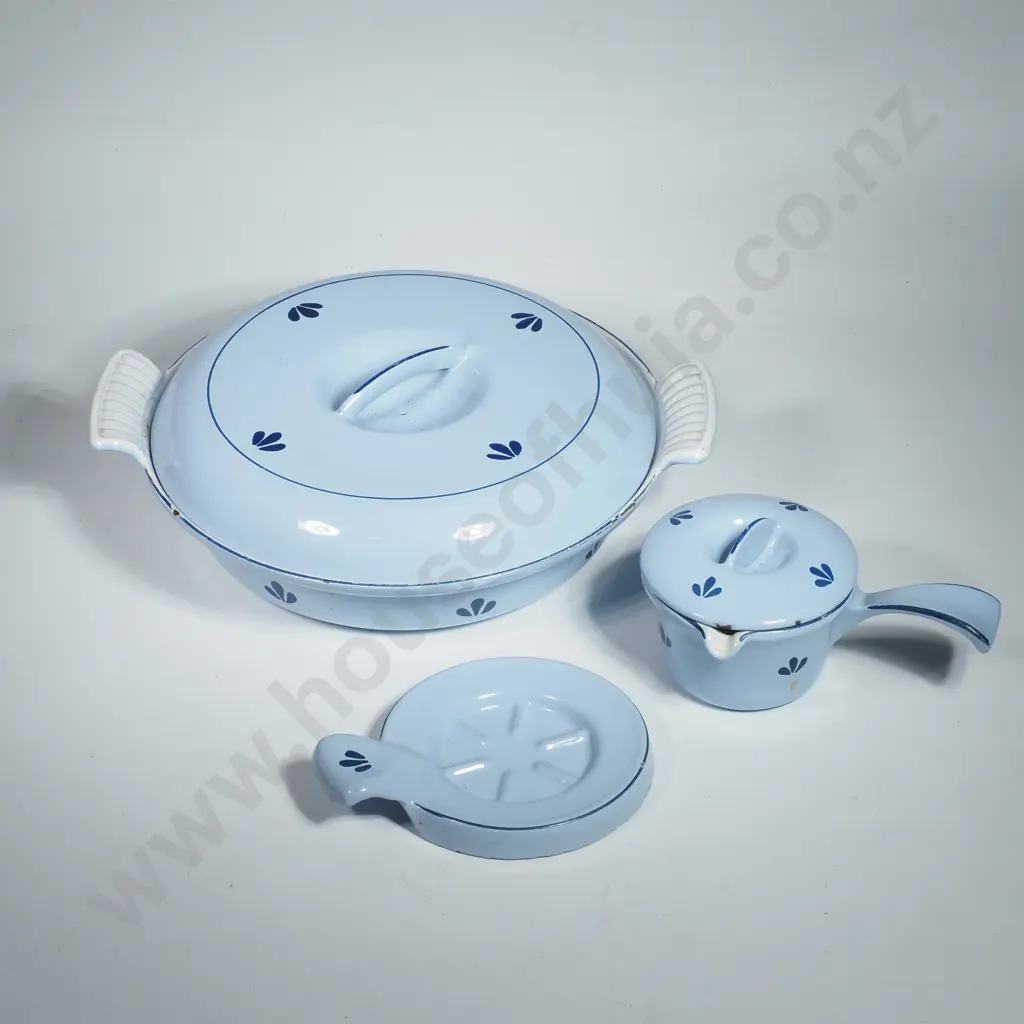 Dru Holland Blue Enamelled Cast Iron Three Compartment Casserole Dish w Dark Blue Tulip Motifs & a Matching Sauce Pot Image 1++