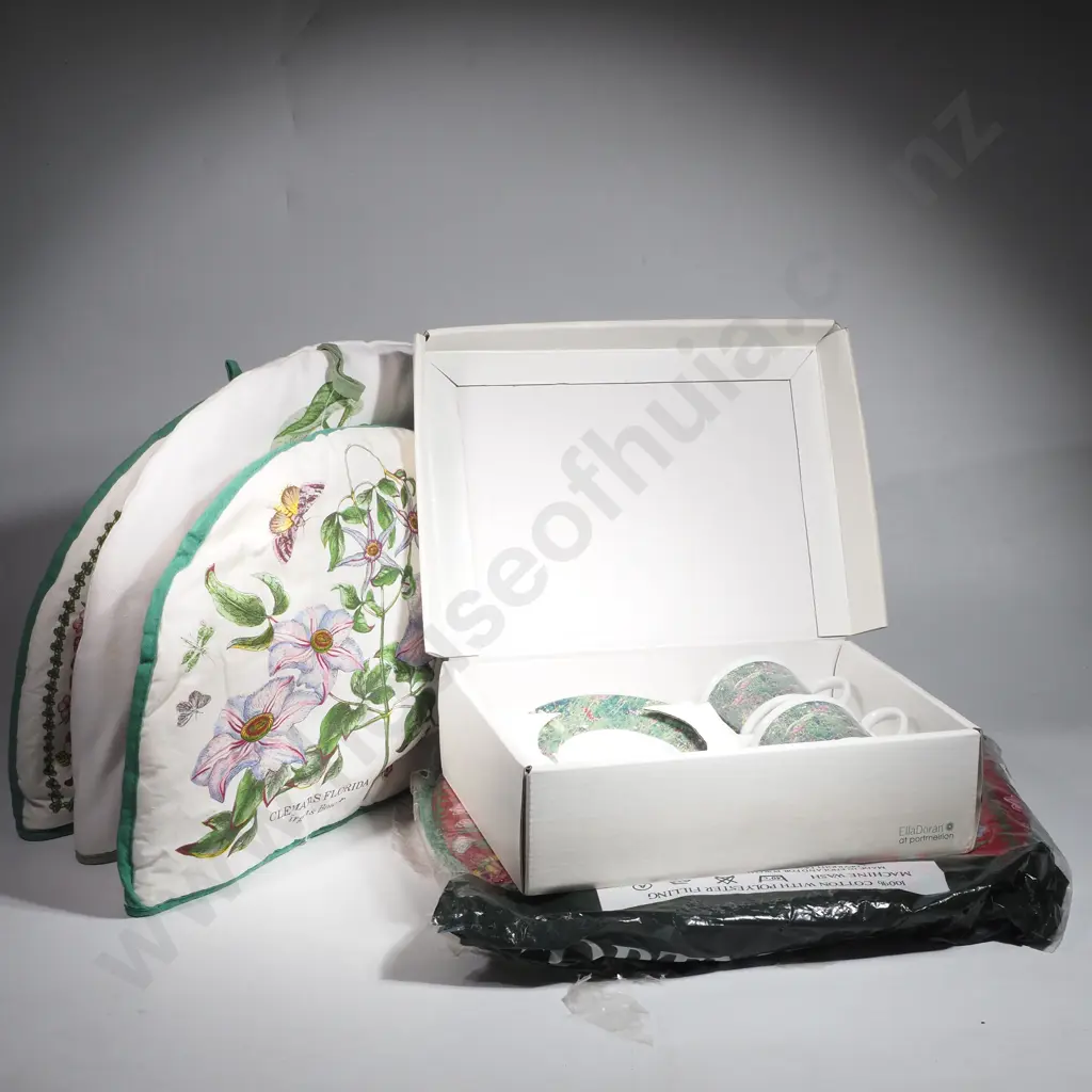 Four Portmeirion Tea Cosies & 2 Espresso Cups & Saucers Image 1++