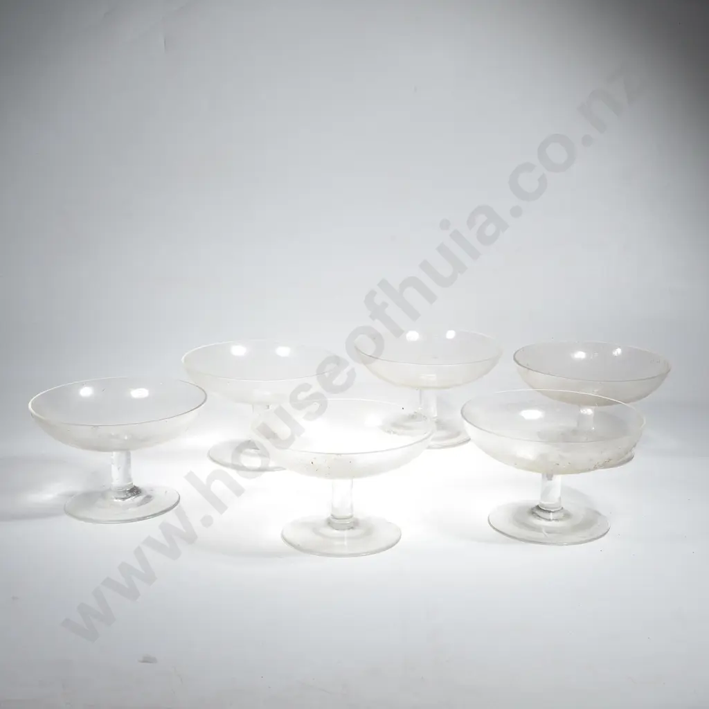Boxed Set of Six Vintage Boxed Shallow Cocktail/ Martini Glasses w Short Stem Image 1++