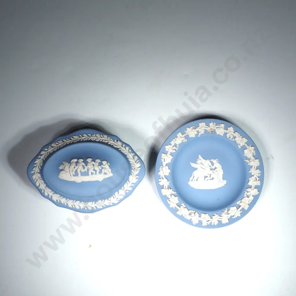 Wedgwood Jasperware Blue Oval Trinket Box & Small Round Dish Image 1++