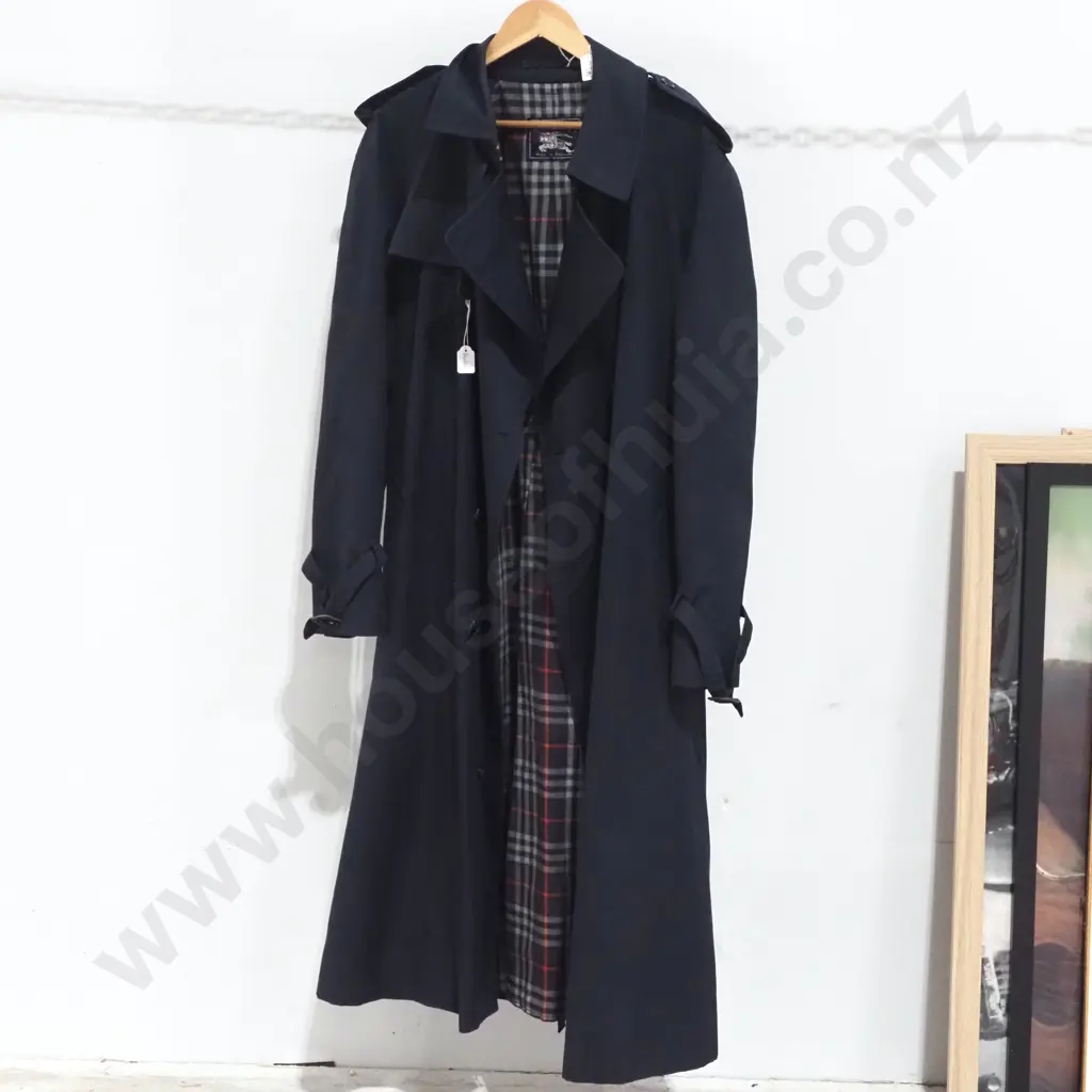 Vintage Large Men's Burberrys Garbardine Navy Trench Coat w Tartan Lining Image 1++