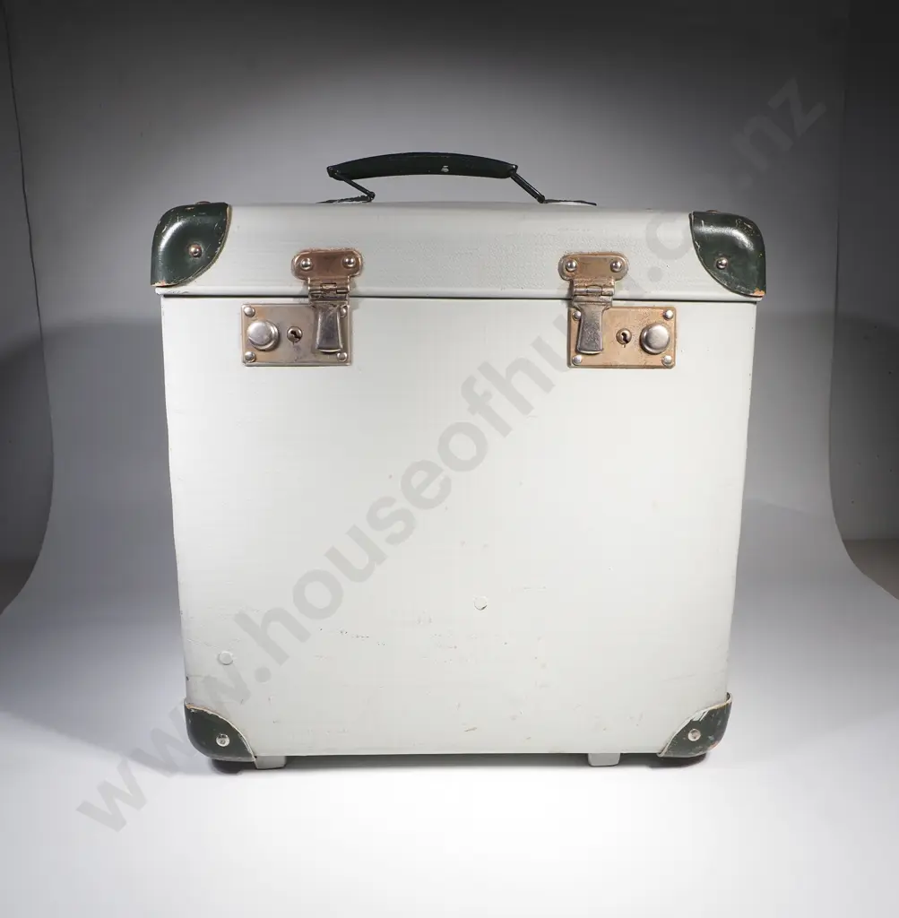 Noris 8 Synchroner, a German 8mm Cine Film Projector w Several Vintage Reels, Operation Booklet & Extra Bulb Image 1++
