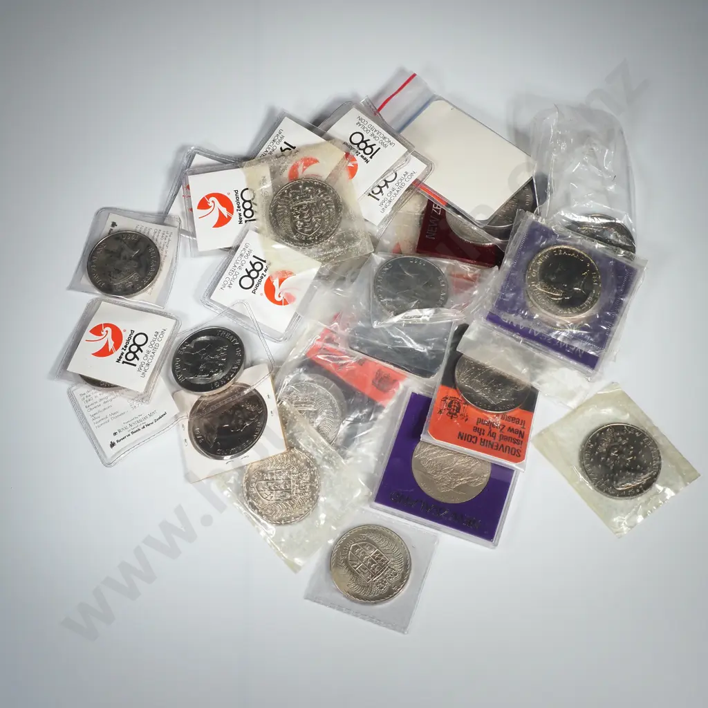 New Zealand - 32 Commemorative One Dollar Coins Image 1++