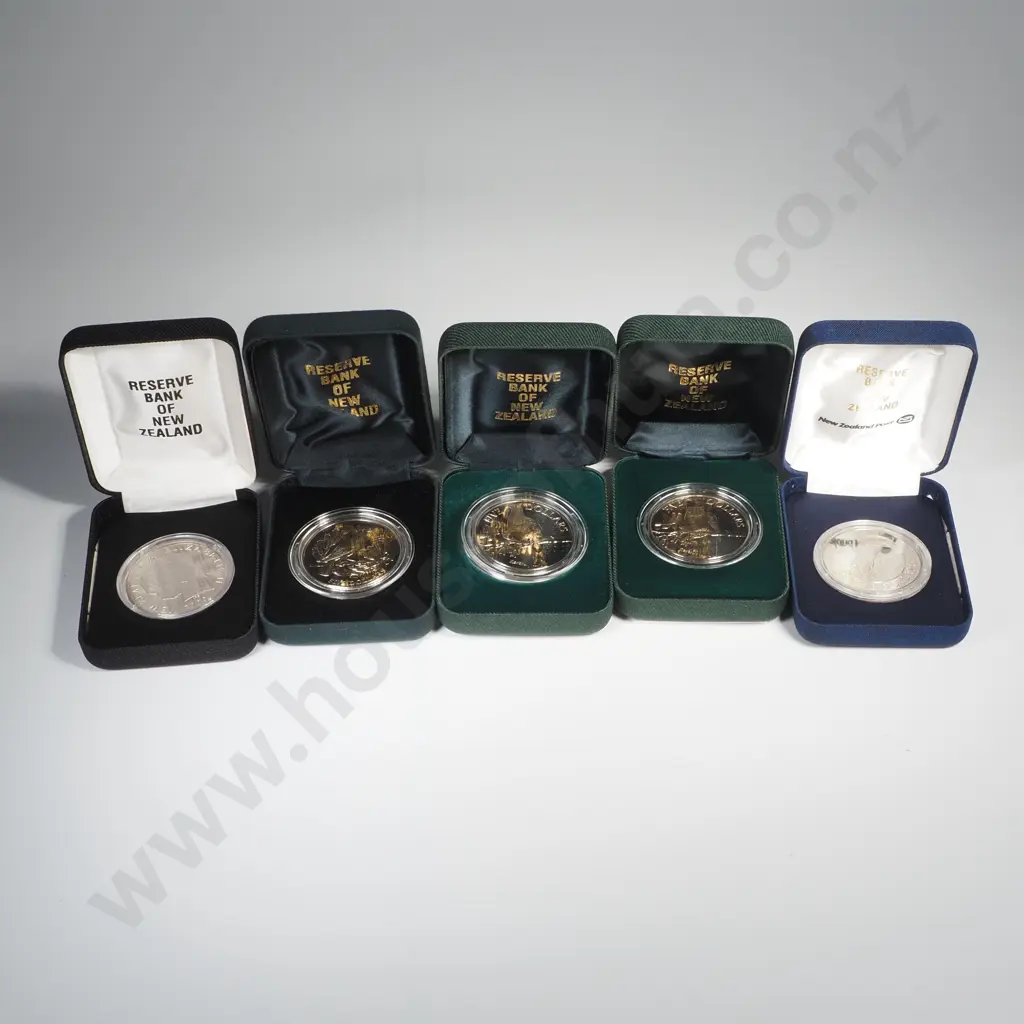 NZ 5 Brilliant Uncirculated Five Dollar coins celebrating New Zealand Wildlife Image 1++