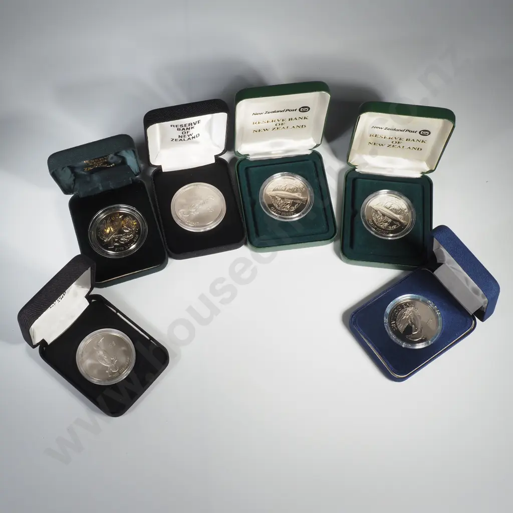 NZ 5 Brilliant Uncirculated Five Dollar coins celebrating New Zealand Wildlife Image 1++