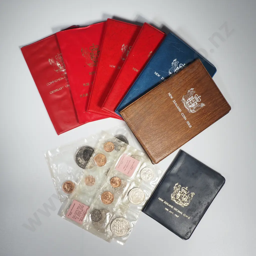 Reserve Bank of New Zealand - 10 Uncirculated coin sets - various years Image 1++