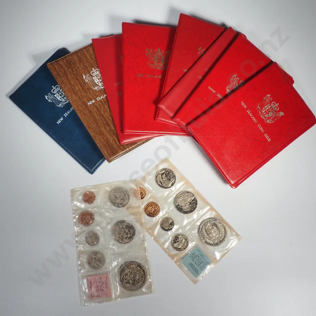 Reserve Bank of New Zealand - 10 Uncirculated coin sets - various years Image 1++