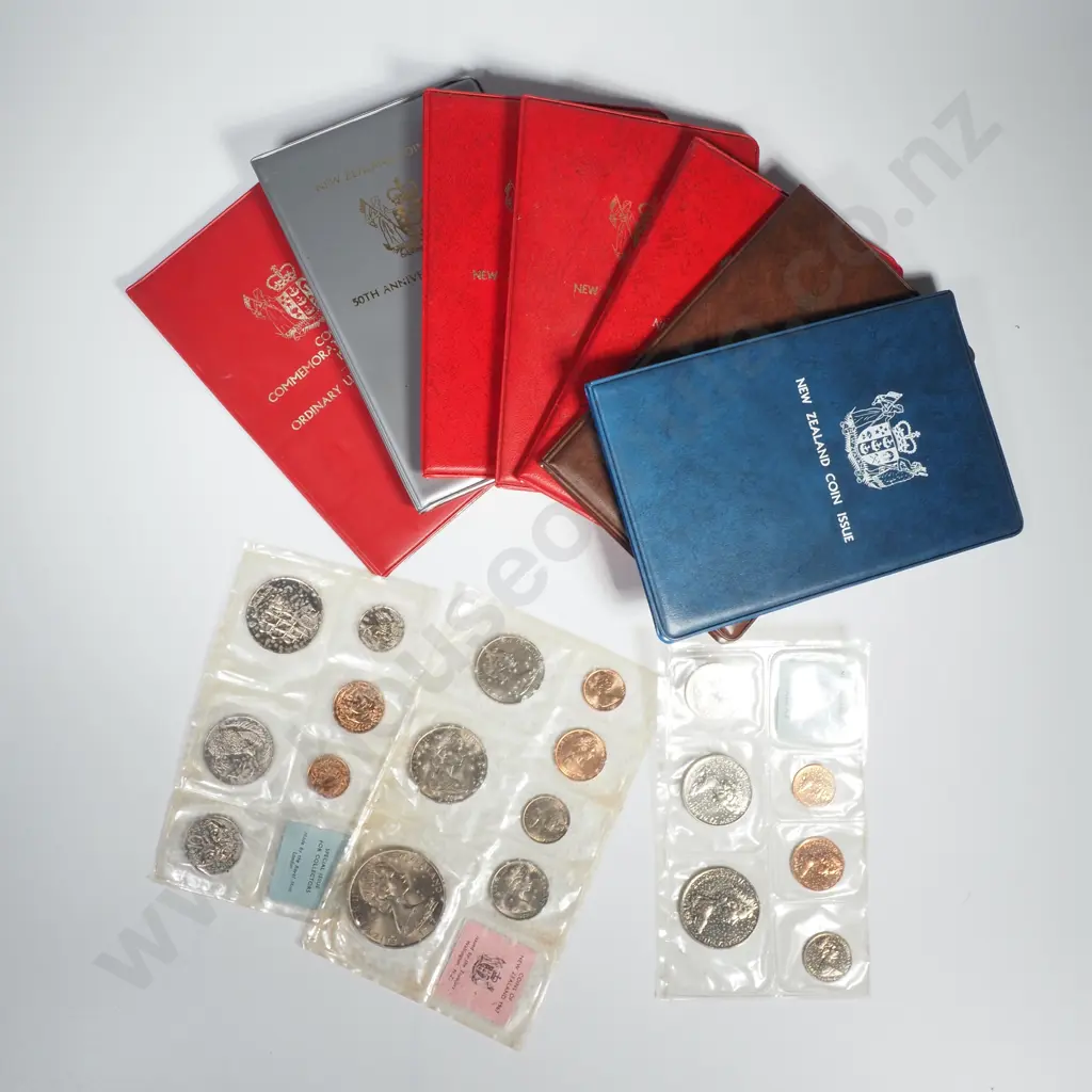Reserve Bank of New Zealand - 10 Uncirculated coin sets - various years Image 1++