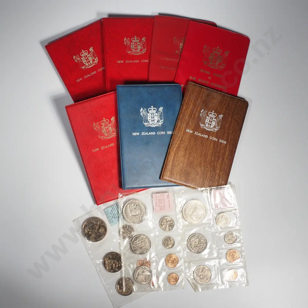 Reserve Bank of New Zealand - 10 Uncirculated coin sets - various years Image 1++