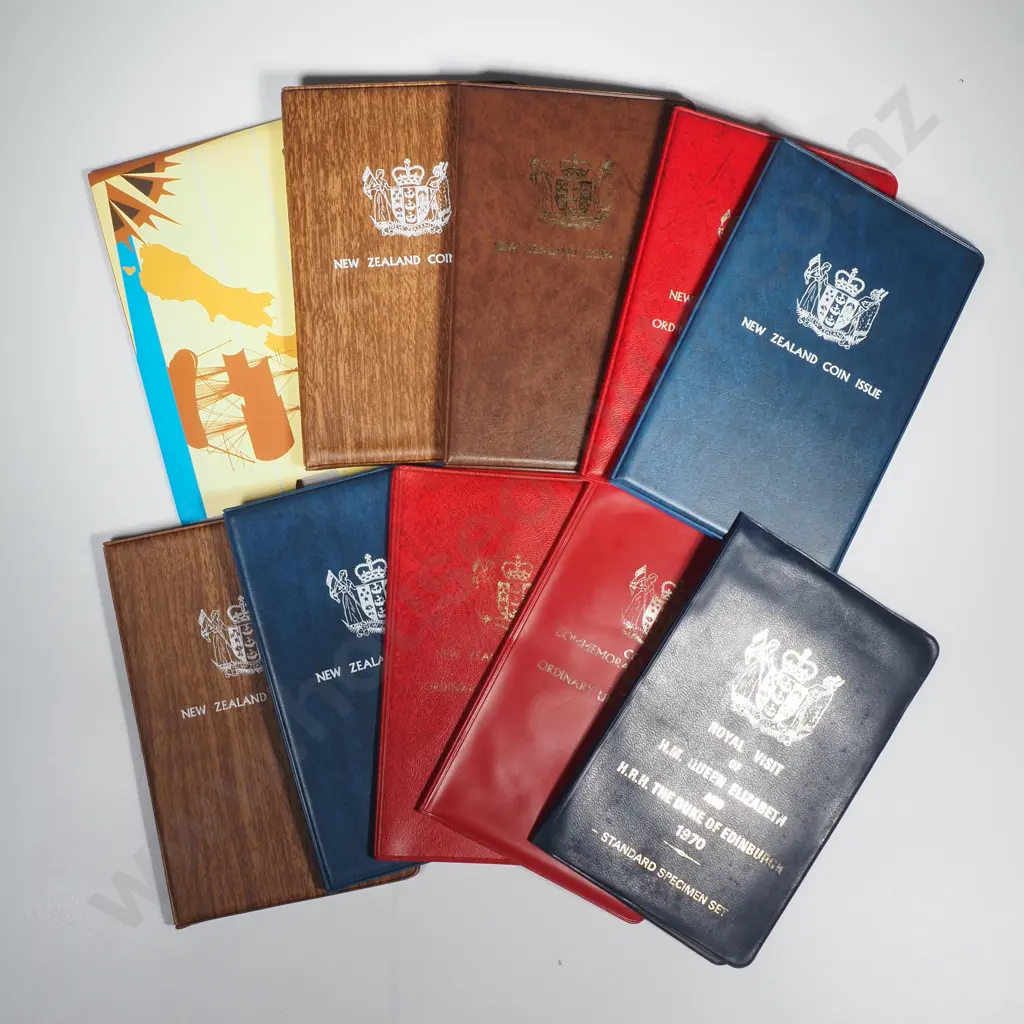 Reserve Bank of New Zealand - 10 Uncirculated coin sets - various years Image 1++