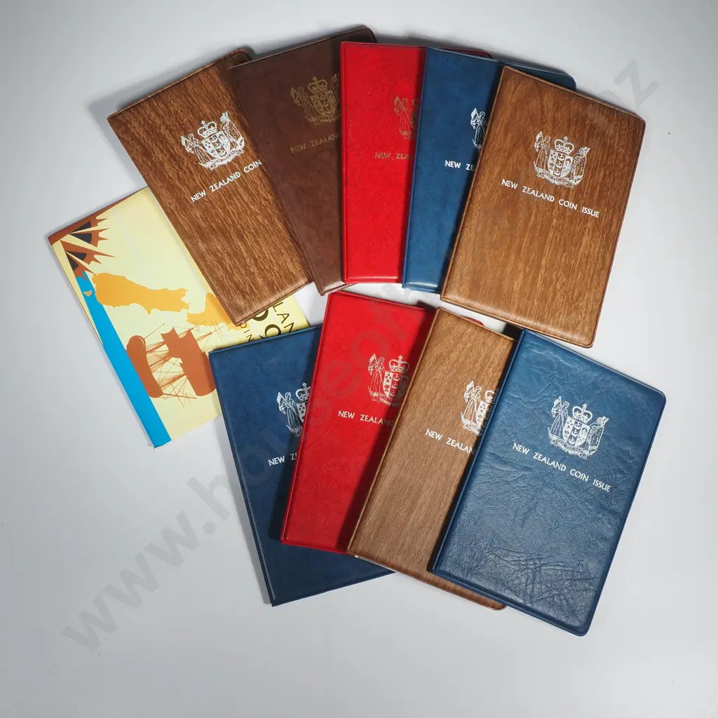 Reserve Bank of New Zealand - 10 Uncirculated coin sets - various years Image 1++