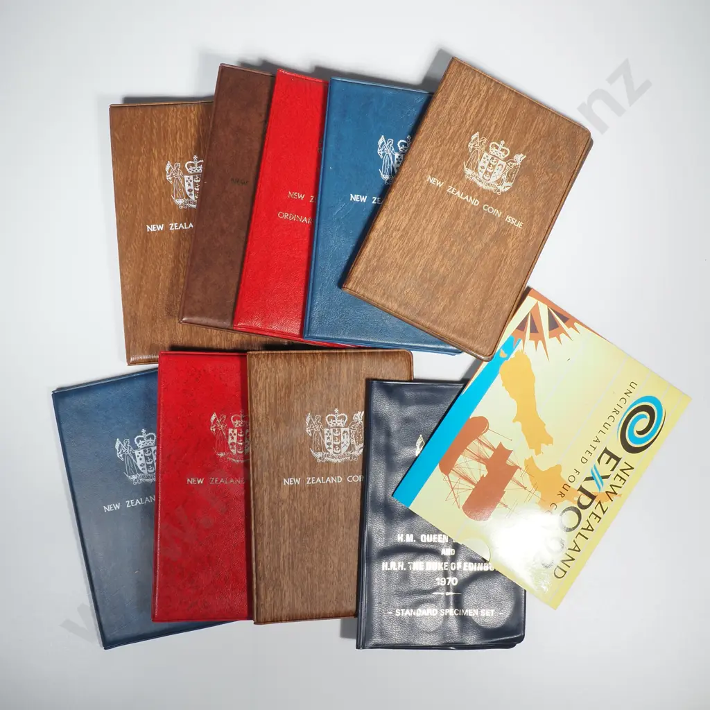 Reserve Bank of New Zealand - 10 Uncirculated coin sets - various years Image 1++