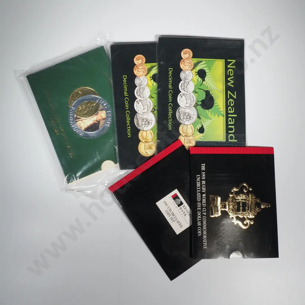 Reserve Bank of New Zealand - 5 Uncirculated coin sets - various years Image 1++