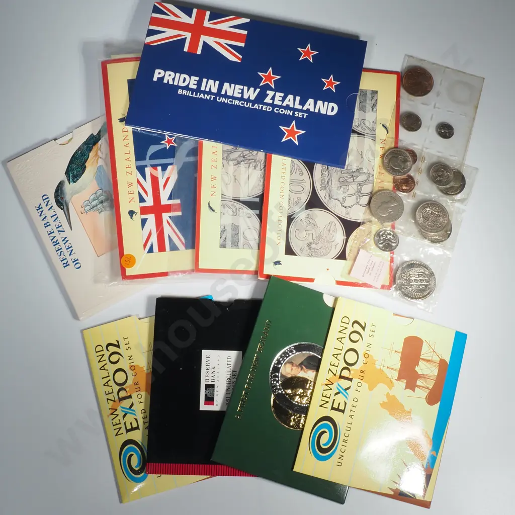 Reserve Bank of New Zealand - 10 Uncirculated coin sets - various years Image 1++