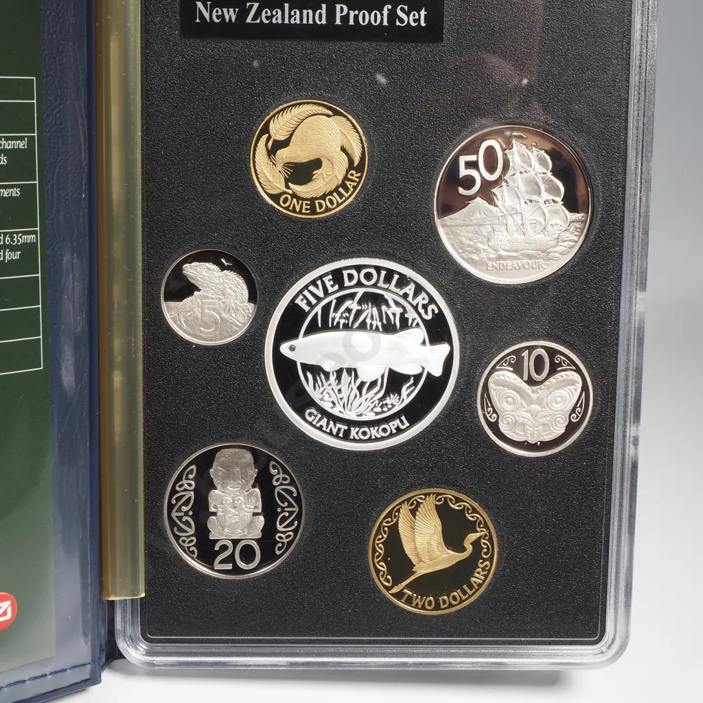 2003 NZ Proof Coin Set w Silver Five Dollar  Image 1++