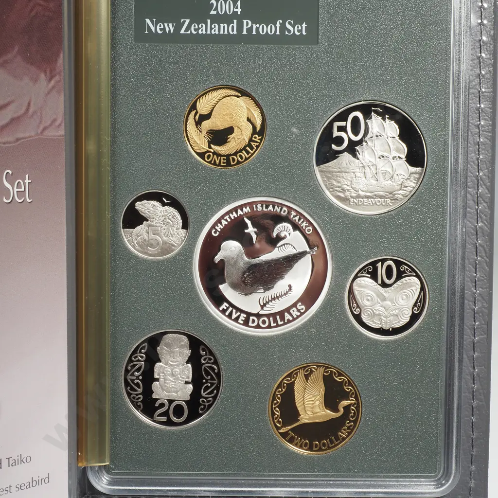 2004 NZ Proof Coin Set w Silver Five Dollar  Image 1++