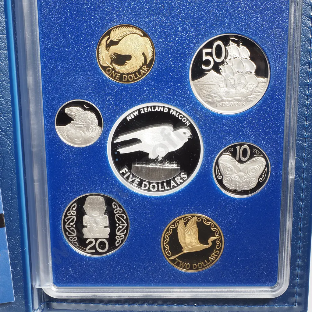 2006 NZ Proof Coin Set w Silver Five Dollar  Image 1++