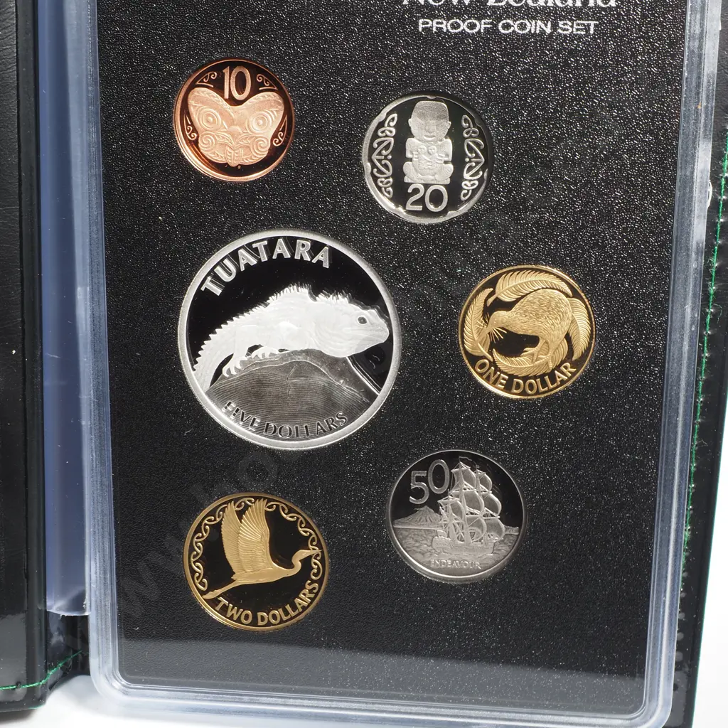 2007 NZ Proof Coin Set w Silver Five Dollar  Image 1++