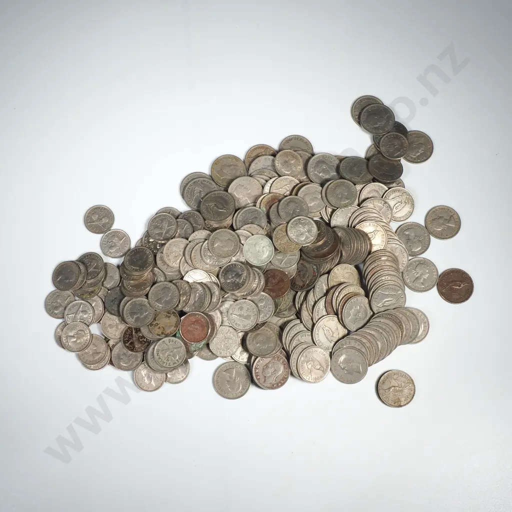 620 Grams of NZ Threepence's & Sixpences - All Post 1947 Image 1++