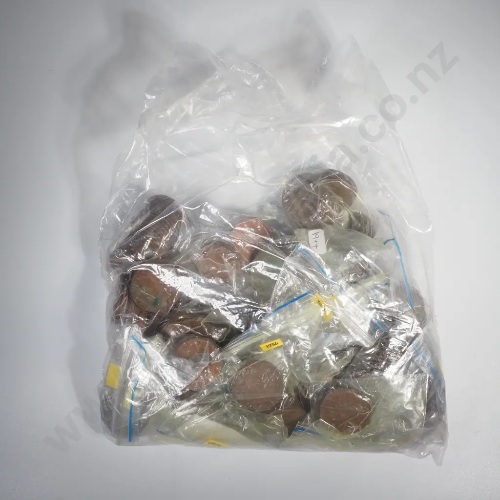 2.85 KG of NZ Pennies Image 1++