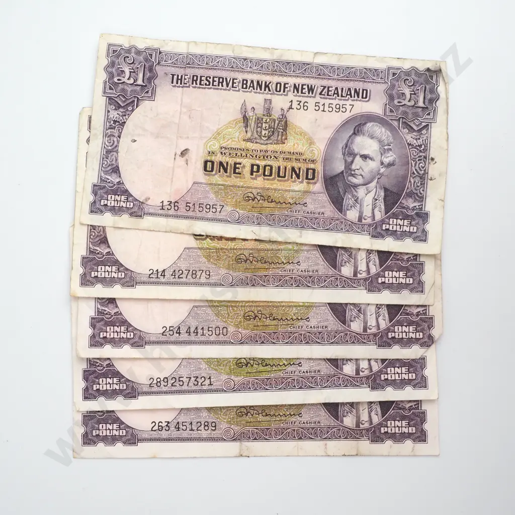 Five NZ One Pound Fleming Banknotes - Circulated  Image 1++