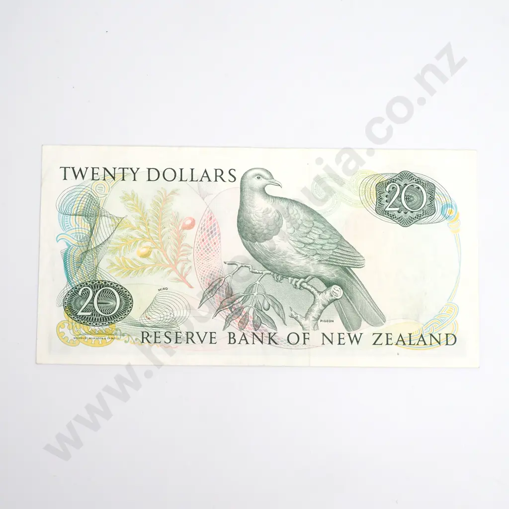 NZ Twenty Dollars, Russell Signature, Prefix THR, Extremely Fine, CV$70 Image 1++