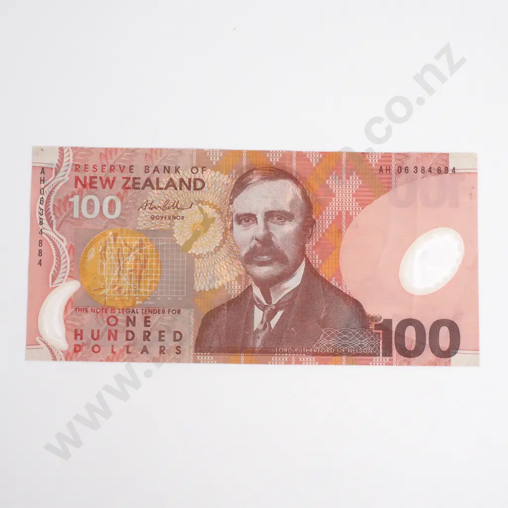 NZ 100 Dollar Bollard Banknotes Image 1++