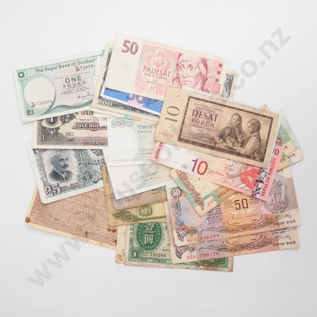 34 x World Banknotes Image 1++