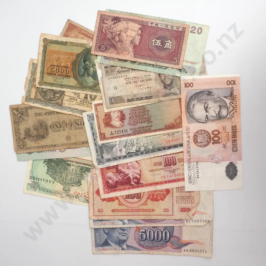 Assorted Lot of Vintage World Banknotes  Image 1++