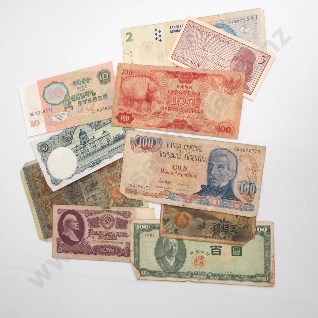 Assorted Lot of Vintage World Banknotes  Image 1++
