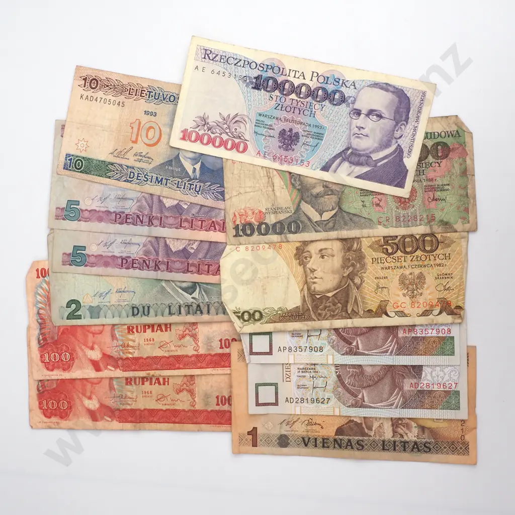 Assorted Lot of Vintage World Banknotes  Image 1++