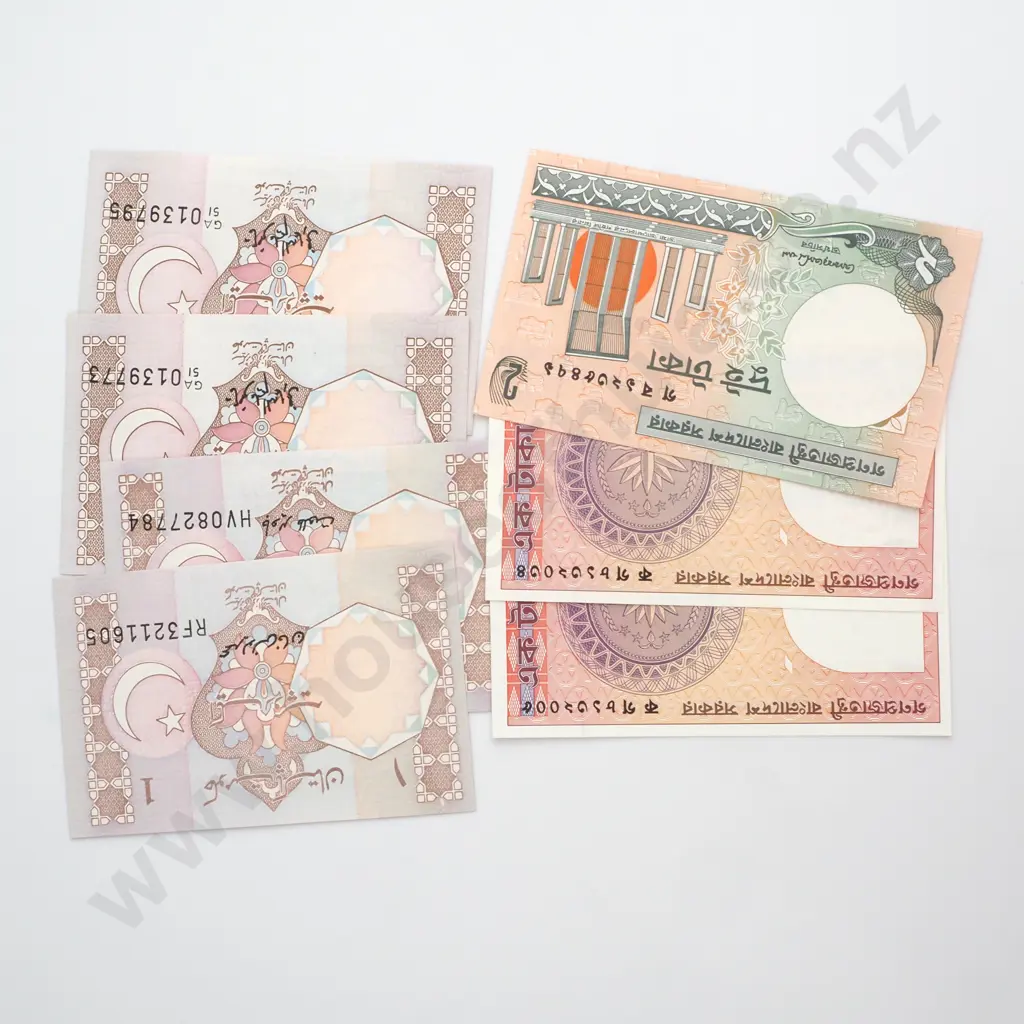 Assorted Banknotes Image 1++