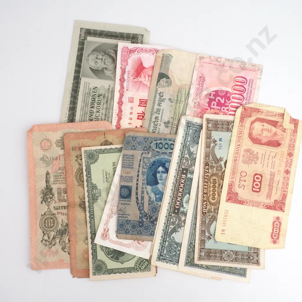 Assorted Lot of Vintage World Banknotes  Image 1++