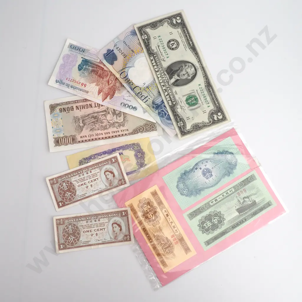 Assorted Lot of World Banknotes Image 1++